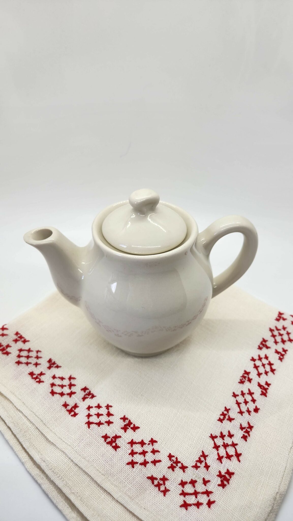 Perfect Teapot White Stoneware Mayer China Co. Beaver Falls PA